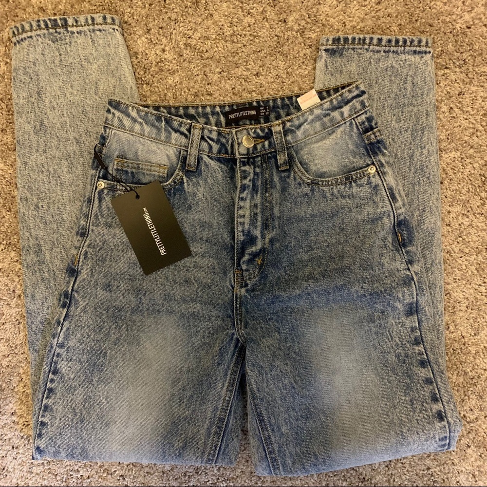 pretty little thing light wash mom jeans NWT